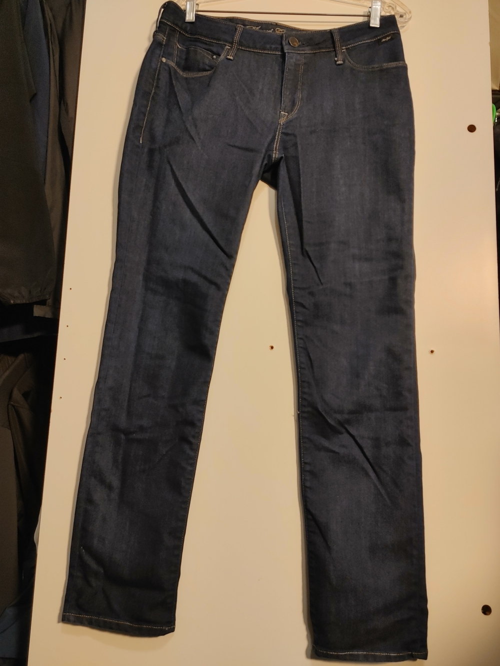Women's Straight-Leg Jeans in Dark Blue